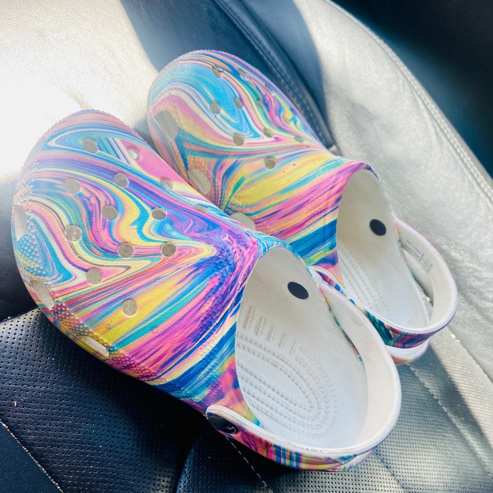 Girls Crocs. Size 3. Good used condition.